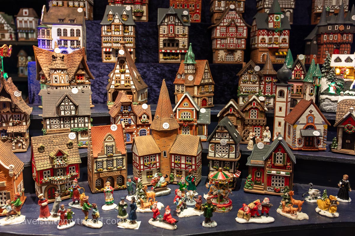 Ceramic house decorations at a Christmas market in Cologne